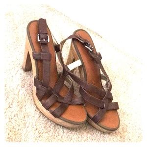 AE wooden heel leather upper sandals